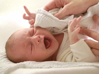 Hướng dẫn cha mẹ xử lý con trẻ bị sốt cao co giật
