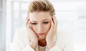Suy giảm nội tiết tố nữ khiến rất  nhiều chị em đau đầu