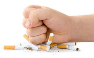 Tên từ bỏ thuốc lá để bảo vệ sức khỏe của bản thân và người xung quanh