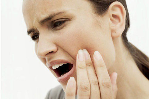 Răng ê buốt để lâu gây biến chứng nguy hiểm cho răng 