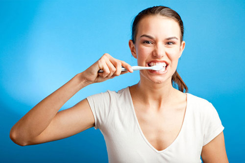 Đánh răng sai cách gây nhiều hệ lụy cho sức khỏe của bạn