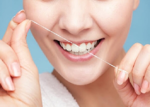 <center><em>Vệ sinh răng miệng thường xuyên ngăn ngừa bệnh viêm lợi</em></center>